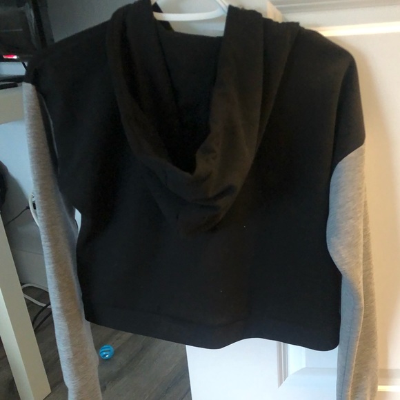 Gymshark cropped hoodie - Picture 3 of 3